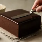 Come ottenere bordi netti nei dolci glassati? La strategia invisibile che esalta la presentazione
