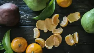 Mandarini nei dolci d’autunno: quando usare scorza, succo o spicchi senza bagnare troppo l’impasto
